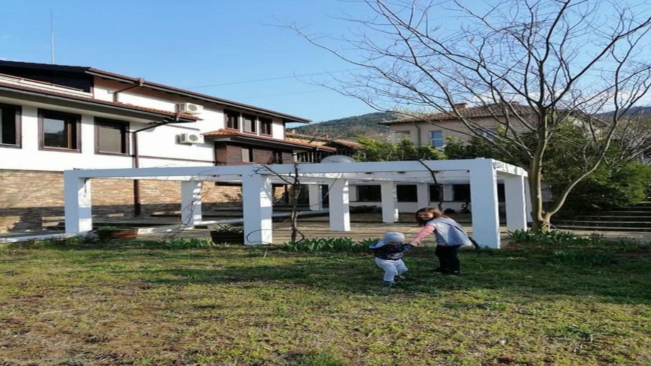 Къща За Гости "Мечта" Lyutibrod Ngoại thất bức ảnh